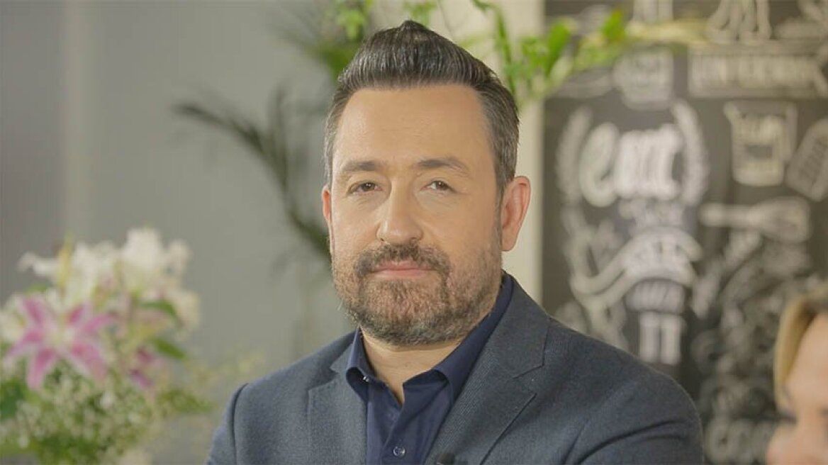 Πασίγνωστος τραγουδιστής και παρουσιαστής του σήμερα σε μηχανή το 1997 – Αναγνωρίζετε ποιοι είναι;