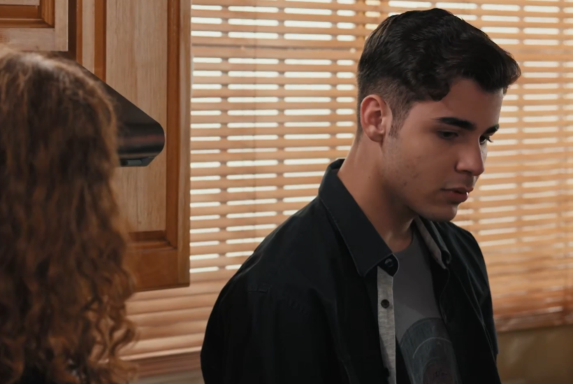 Η Γη της Ελιάς : Ο Παρασκευάς εγκαταλείπει τη Λίνα και ζητά από τον Λυκούργο να τον υιοθετήσει.