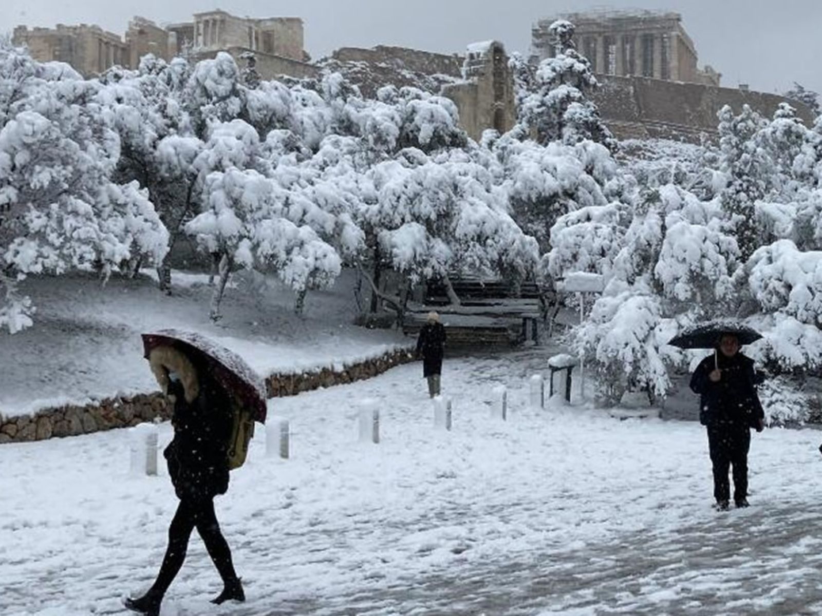 Καιρός: Σφοδρή κακοκαιρία με χιονοπτώσεις μετά τα 30αρια – Οι περιοχές που θα χιονίσει