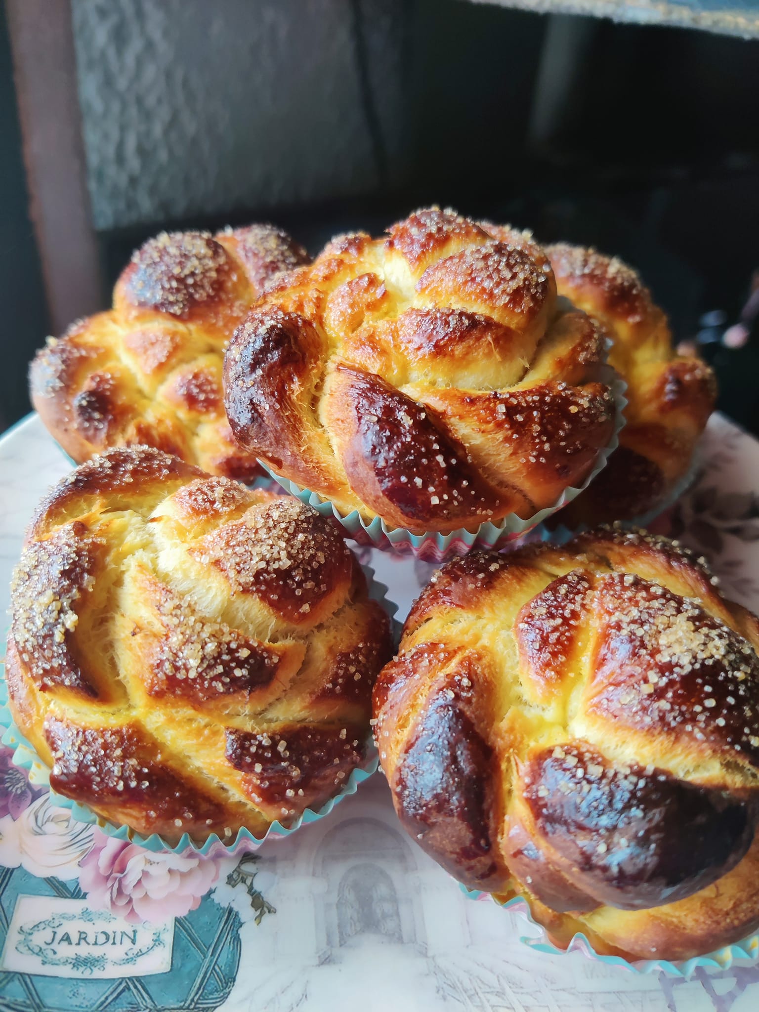 Μίνι-αφράτα τσουρέκια-με ζαχαρούχο-συνταγή- Μίνι-αφράτα τσουρέκια-με ζαχαρούχο-συνταγή-