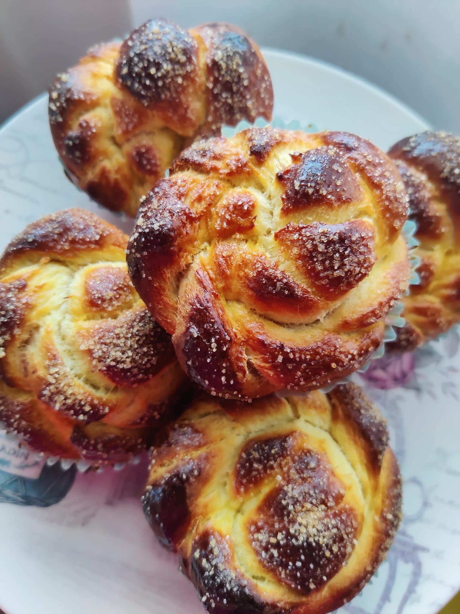 Μίνι-αφράτα τσουρέκια-με ζαχαρούχο-συνταγή- Μίνι-αφράτα τσουρέκια-με ζαχαρούχο-συνταγή-