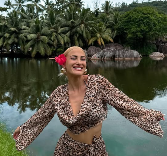 Ιωάννα Τούνη-μανικιούρ-Instagram-