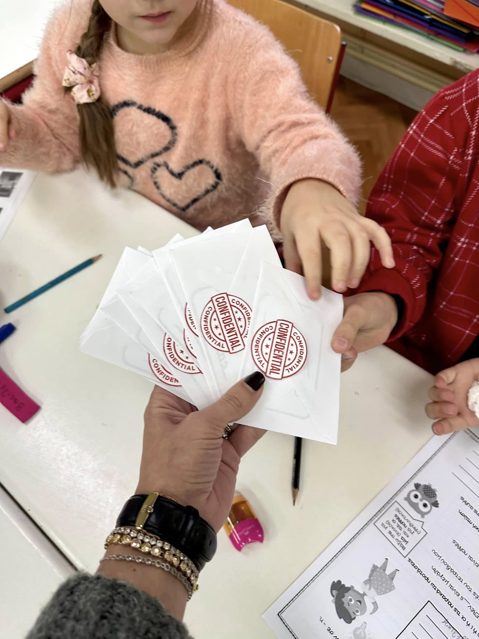 Μυστική Φιλία-παιχνίδι-στη-τάξη-για-να-κάνουν-τα-παιδιά-φίλους- Μυστική Φιλία-παιχνίδι-στη-τάξη-για-να-κάνουν-τα-παιδιά-φίλους-