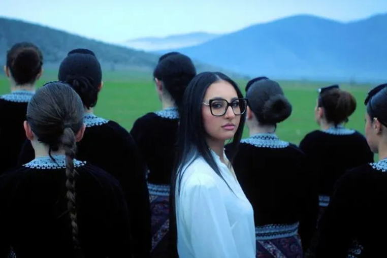 Eurovision-Klavdia: Η συγκίνηση της γιαγιάς της όταν είδε για πρώτη φορά το βίντεο κλιπ