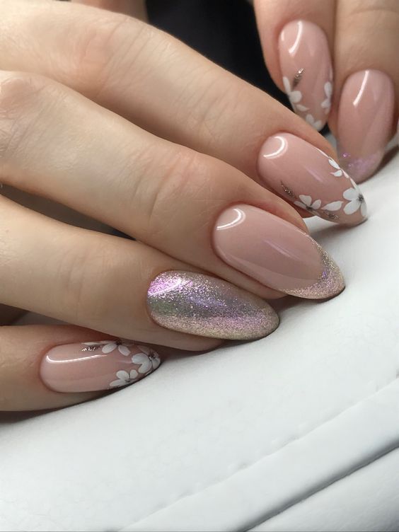 nude-floral-νύχια-με-γκλίτερ-ιδέες-