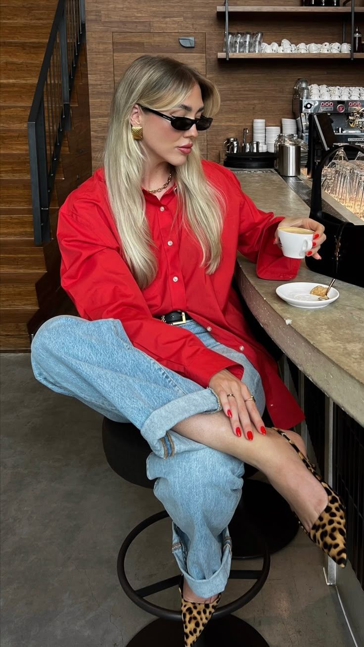 Dressed in Red – Το κόκκινο που κάνει τη διαφορά στο γυναικείο ντύσιμο την Άνοιξη 2025