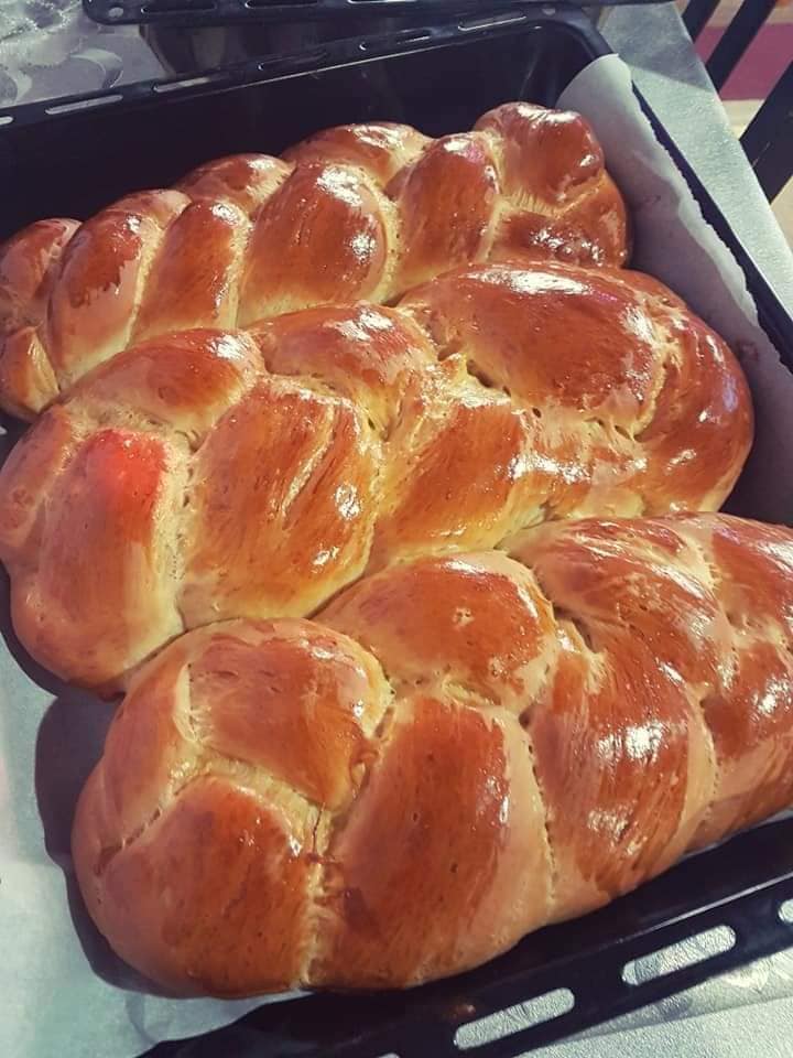 Εύκολα-φουσκωτά-τσουρέκια-με ζαχαρούχο γάλα-συνταγή- Εύκολα-φουσκωτά-τσουρέκια-με ζαχαρούχο γάλα-συνταγή-