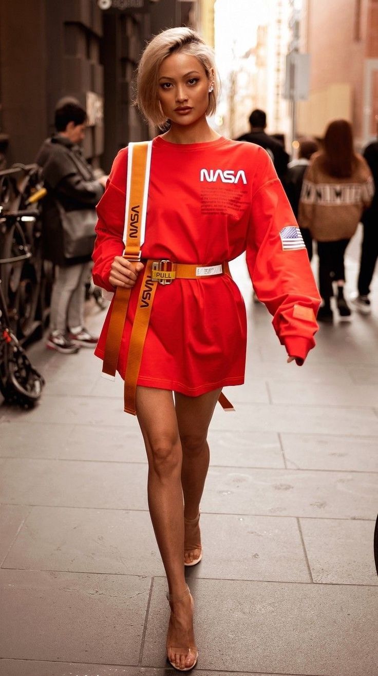 Φέτος την Άνοιξη Dressed in Red: Δες ιδέες για να κάνεις τους πιο in fashion συνδυασμούς όλη την ημέρα 5 Dressed in Red – Το κόκκινο που κάνει τη διαφορά στο γυναικείο ντύσιμο την Άνοιξη 2025