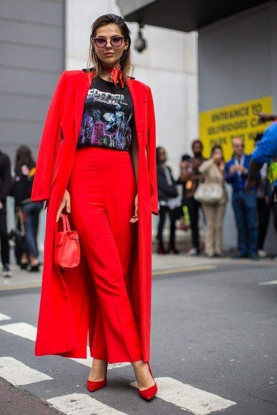 Φέτος την Άνοιξη Dressed in Red: Δες ιδέες για να κάνεις τους πιο in fashion συνδυασμούς όλη την ημέρα 7 Dressed in Red – Το κόκκινο που κάνει τη διαφορά στο γυναικείο ντύσιμο την Άνοιξη 2025