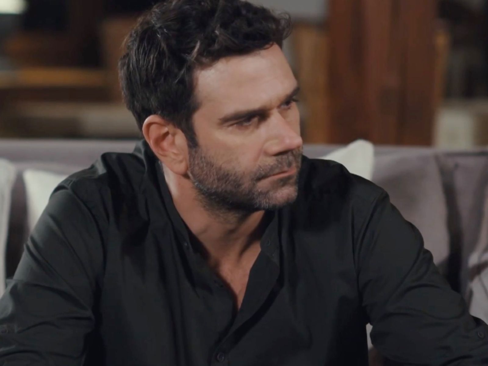 Η Γη της Ελιάς: Ο Μάνος εγκαταλείπει τους ελαιώνες και όλοι του γυρίζουν την πλάτη