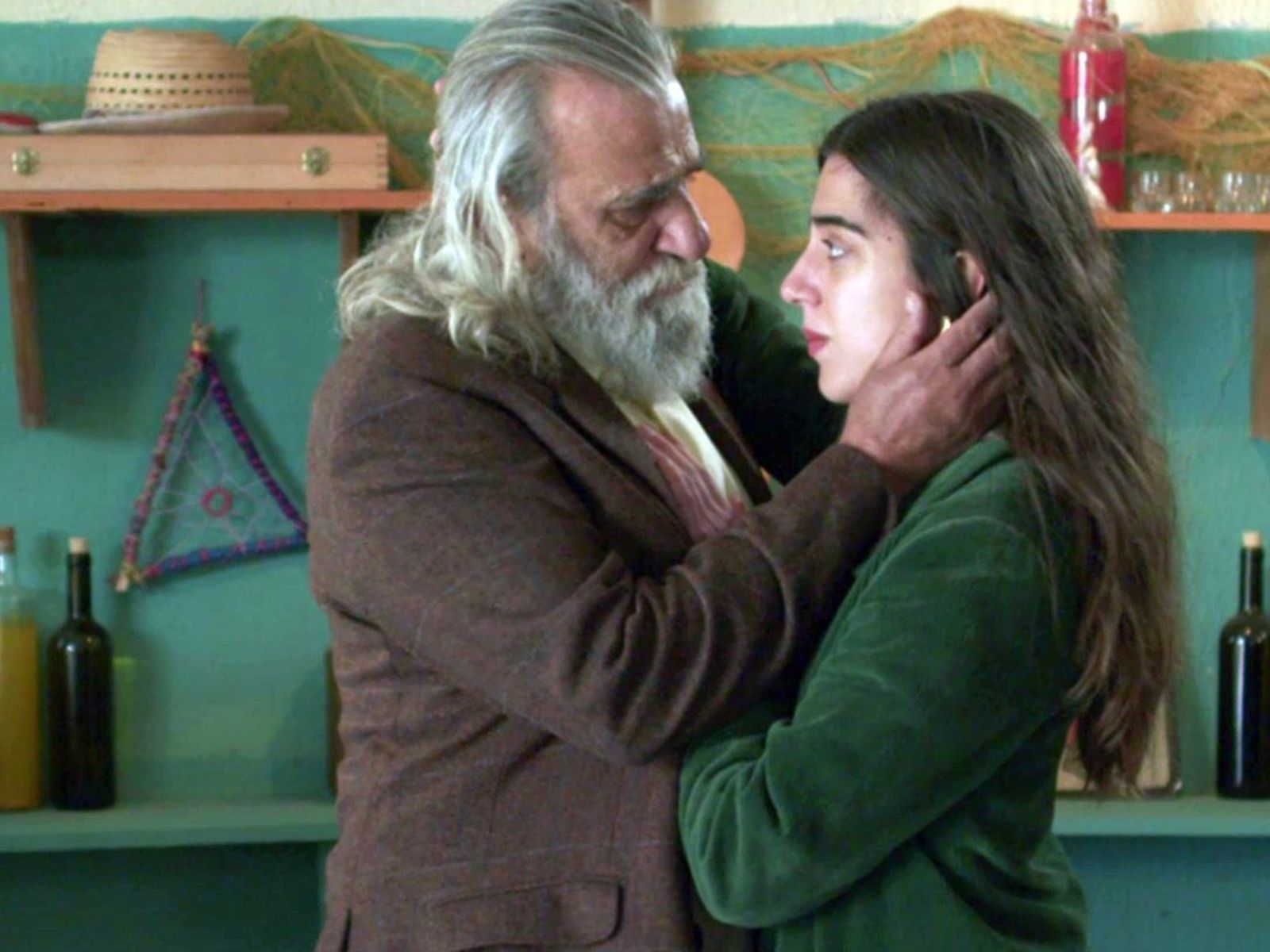 Η Παραλία: Η Σοφί χωρίζει τον Δημητρό κι εκείνος αποφασίζει να βάλει τέλος στη ζωή του