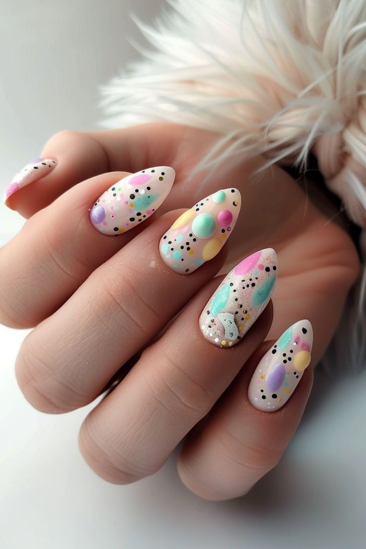 παστέλ-νύχια-με-πασχαλινά αυγά-και-πουά-σχέδια-ιδέες-