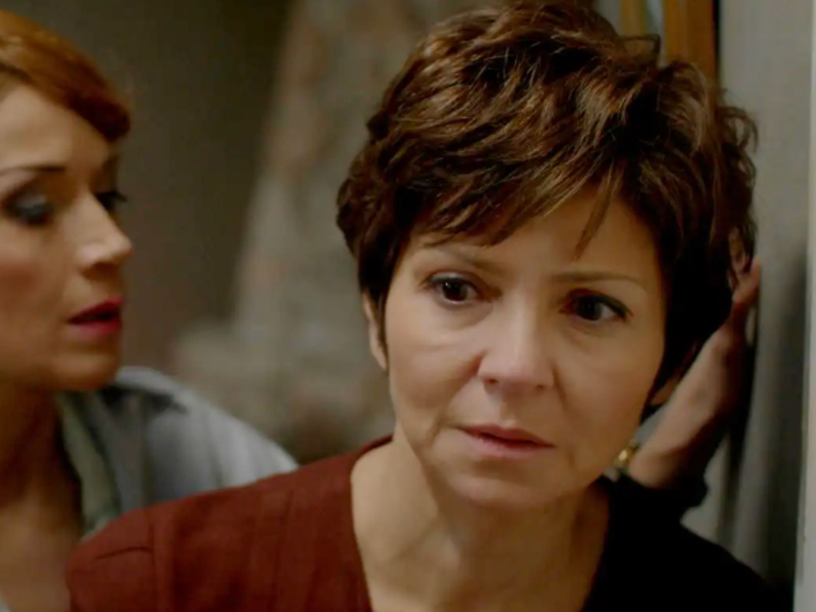 Άγιος Έρωτας: Ο Παύλος ξυλοκοπεί ανελέητα την Θάλεια και εκείνη τον χωρίζει