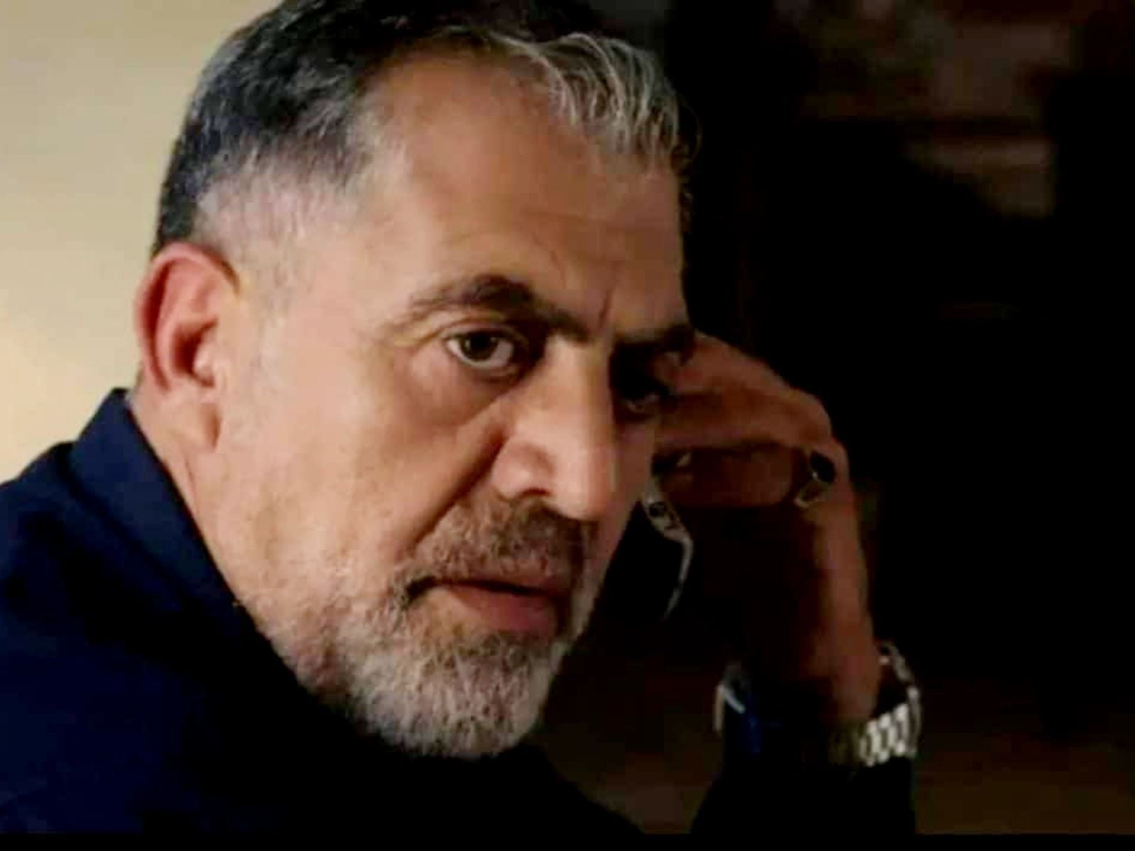 Η Γη της Ελιας : Επιτέλους – Ο Κουράκος διαλευκάνει την υπόθεση και βρίσκεται μπροστά στον Δημοσθένη