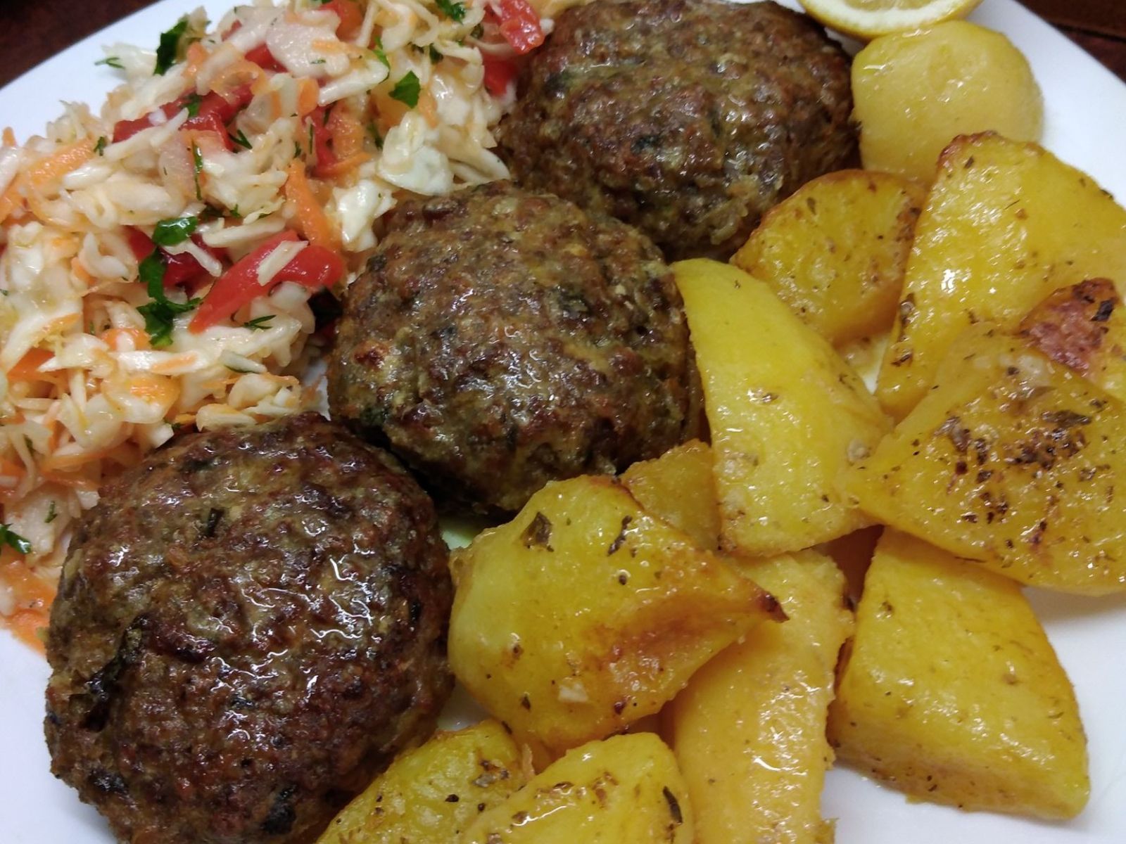 Αφράτα-μπιφτέκια φούρνου-με το μυστικό-για να βγουν ζουμερά-συνταγή-