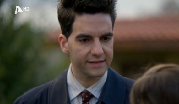 Άγιος έρωτας: Ο Πέτρος υπο την επίρεια ναρκωτικών επιτήθεται στη Χλόη