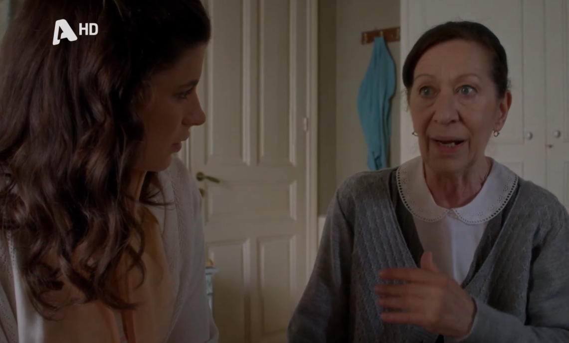 Άγιος Έρωτας: Ζηλέυω που σε ακουμπά – Ο Πατηρ Νικόλαος λιώνει για τη Χλοη