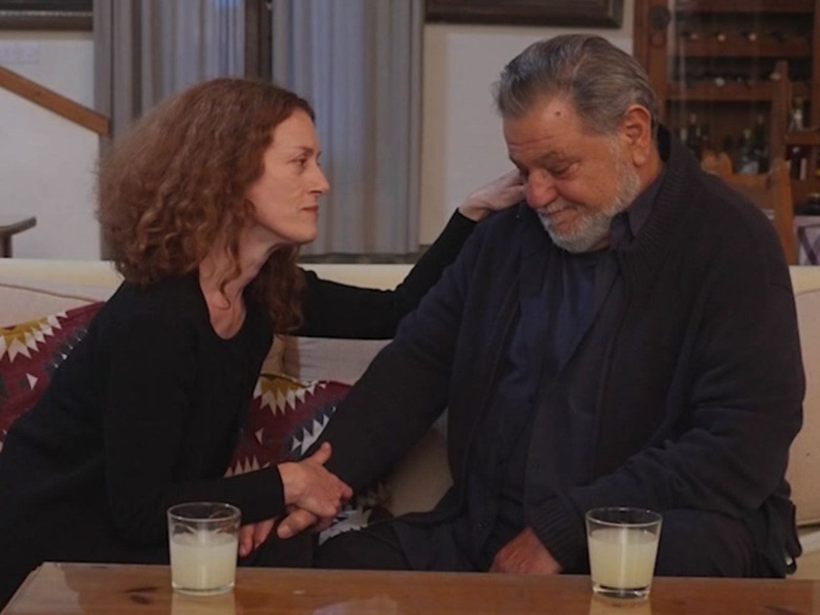 Η Γη της Ελιάς : Ο Λυκούργος φεύγει κακήν κακώς από το Δημαρχείο και παρατά τη Χάιδω σύξυλη