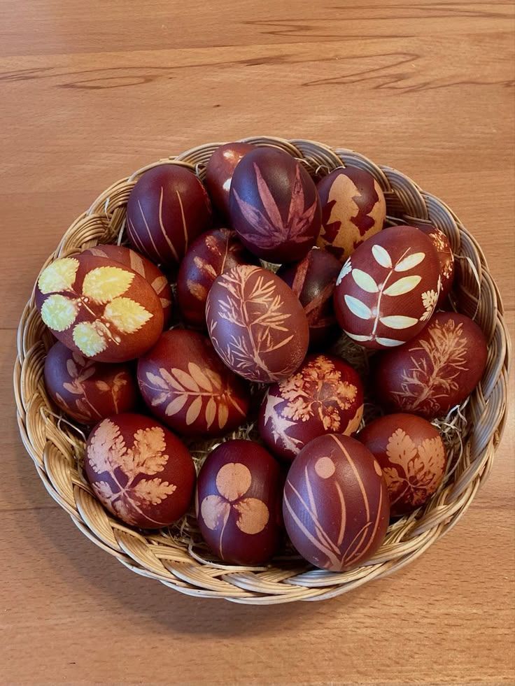 34+1 τρόποι και ιδέες να βάψετε τα Πασχαλινά αυγά – Με φυσικά υλικά και έξυπνα κόλπα για μοντέρνα σχέδια