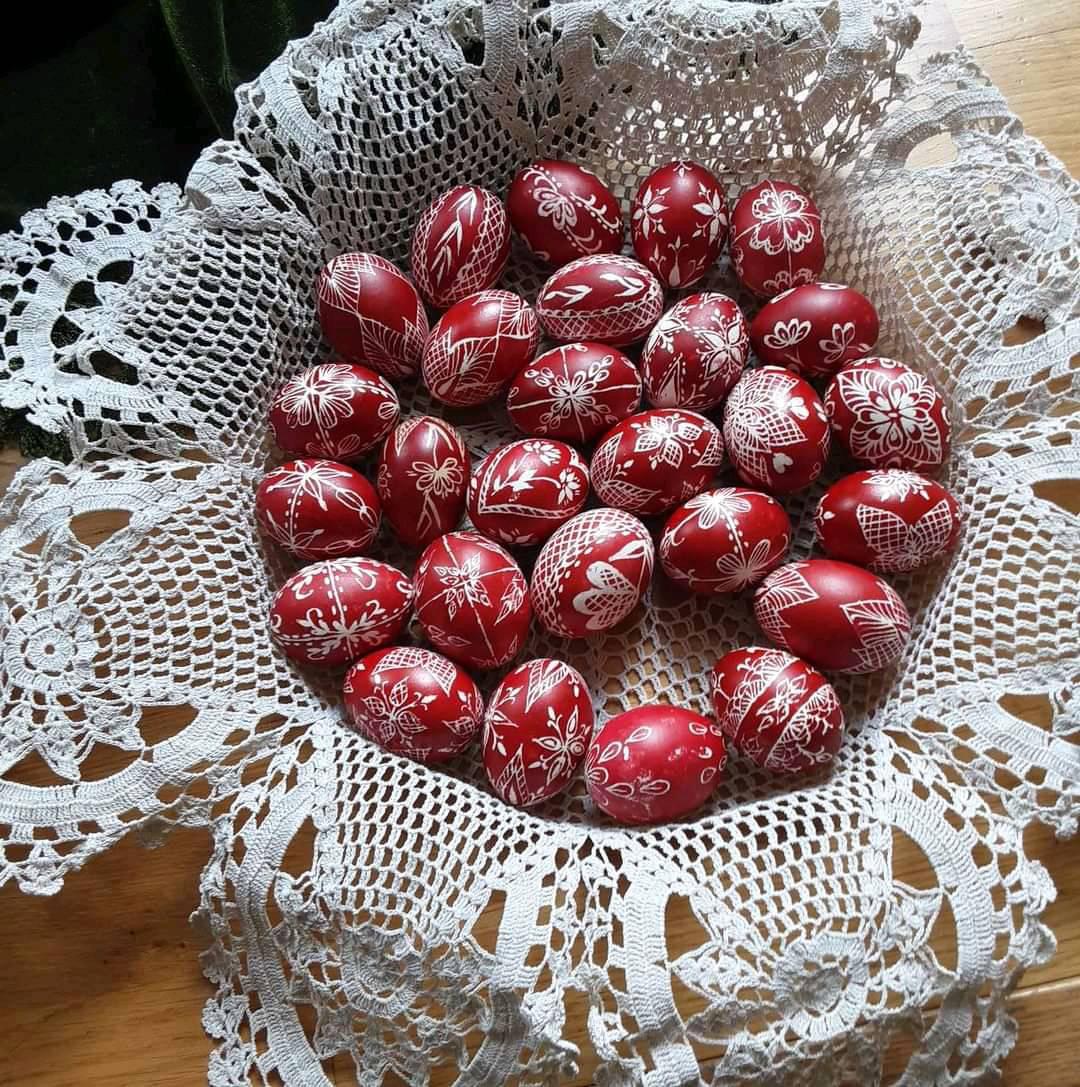 34+1 τρόποι και ιδέες να βάψετε τα Πασχαλινά αυγά – Με φυσικά υλικά και έξυπνα κόλπα για μοντέρνα σχέδια