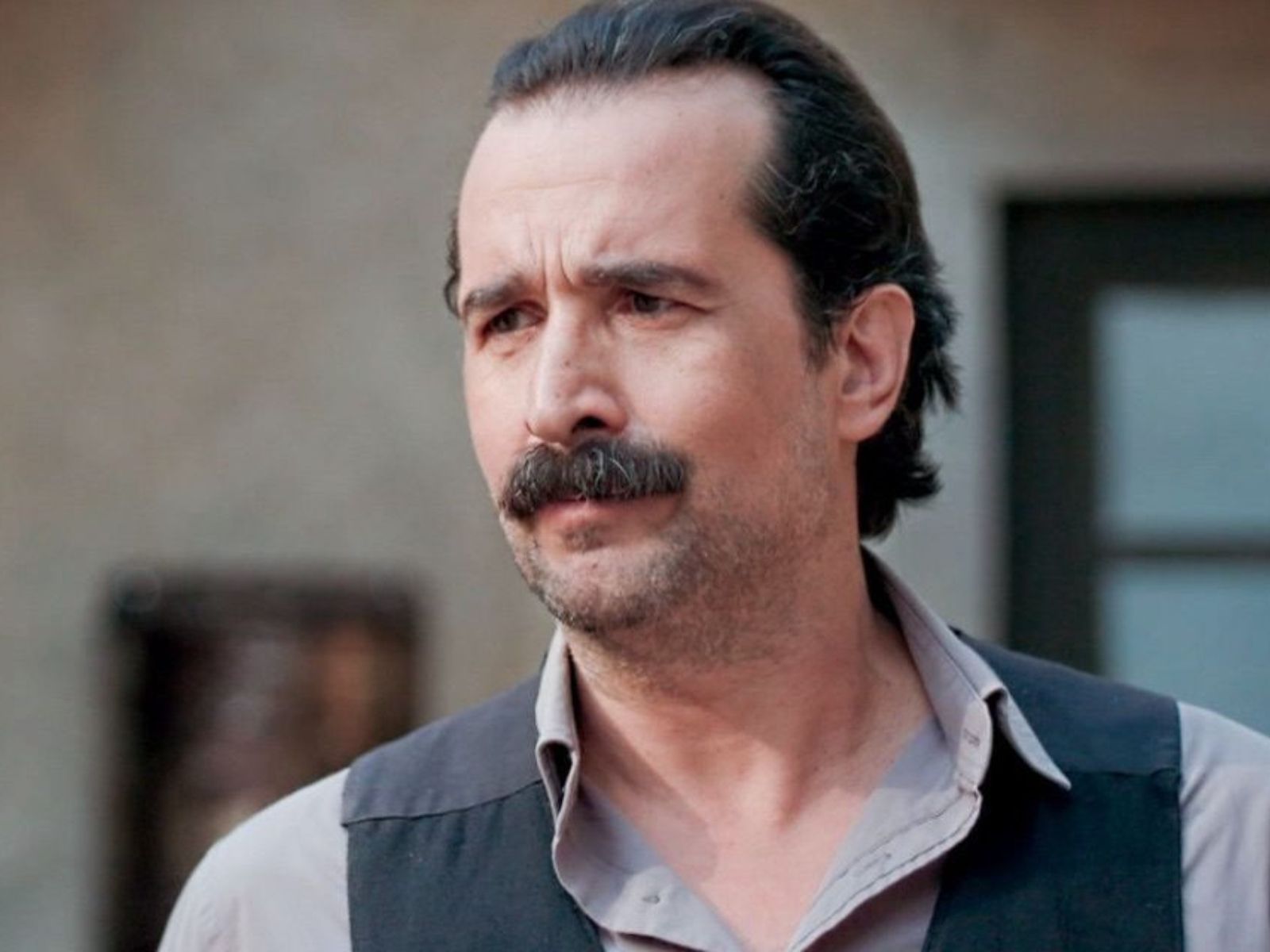 Grand Hotel: Ο Χαραλάμπης απαρηγόρητος θρηνεί πάνω από το νεκρό σώμα του Νικήτα