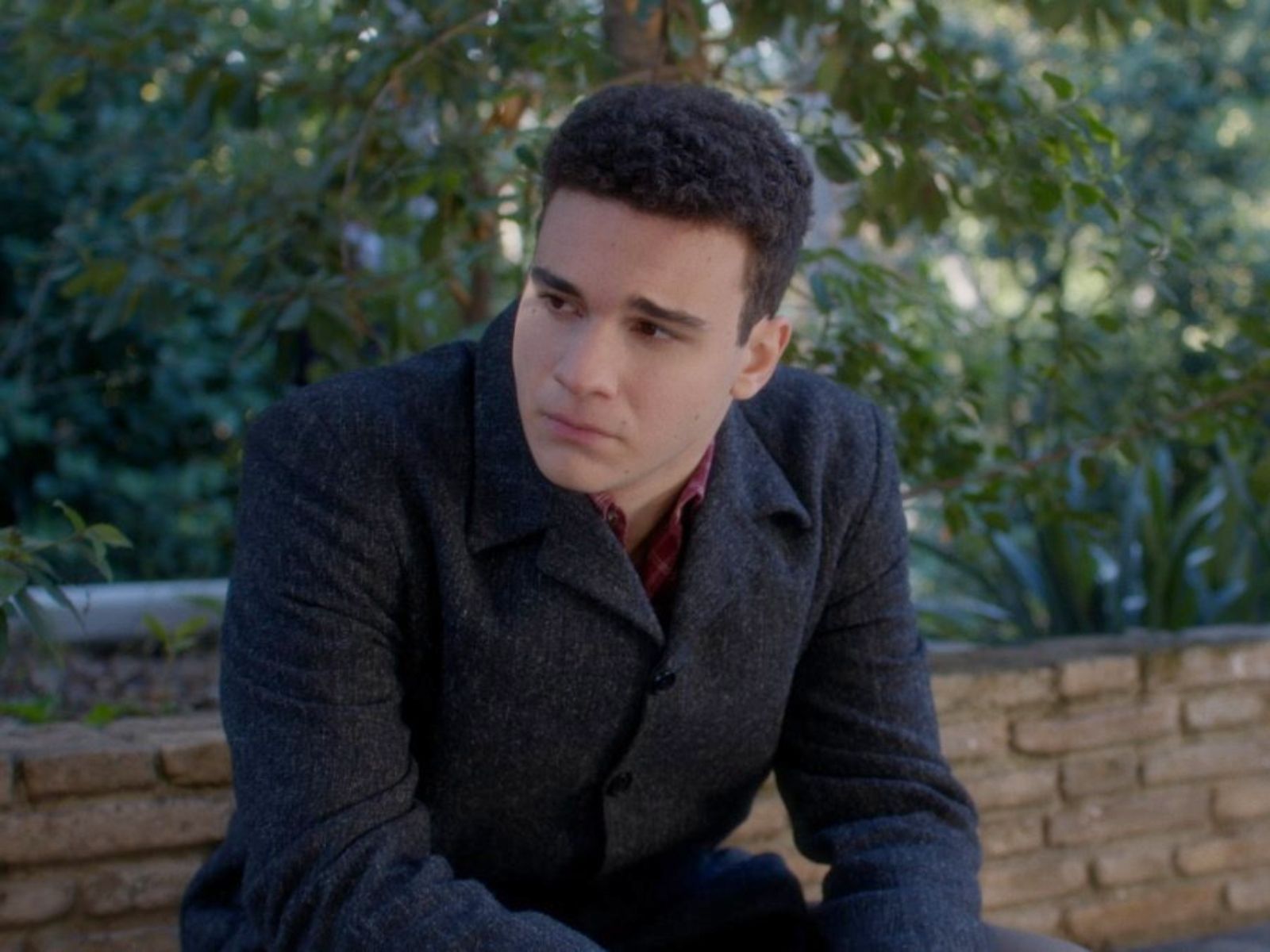 Άγιος Έρωτας: Οι κινήσεις του Αργύρη θορυβούν τον πατέρα Νικόλαο ο όποιος προειδοποιεί τον Παύλο