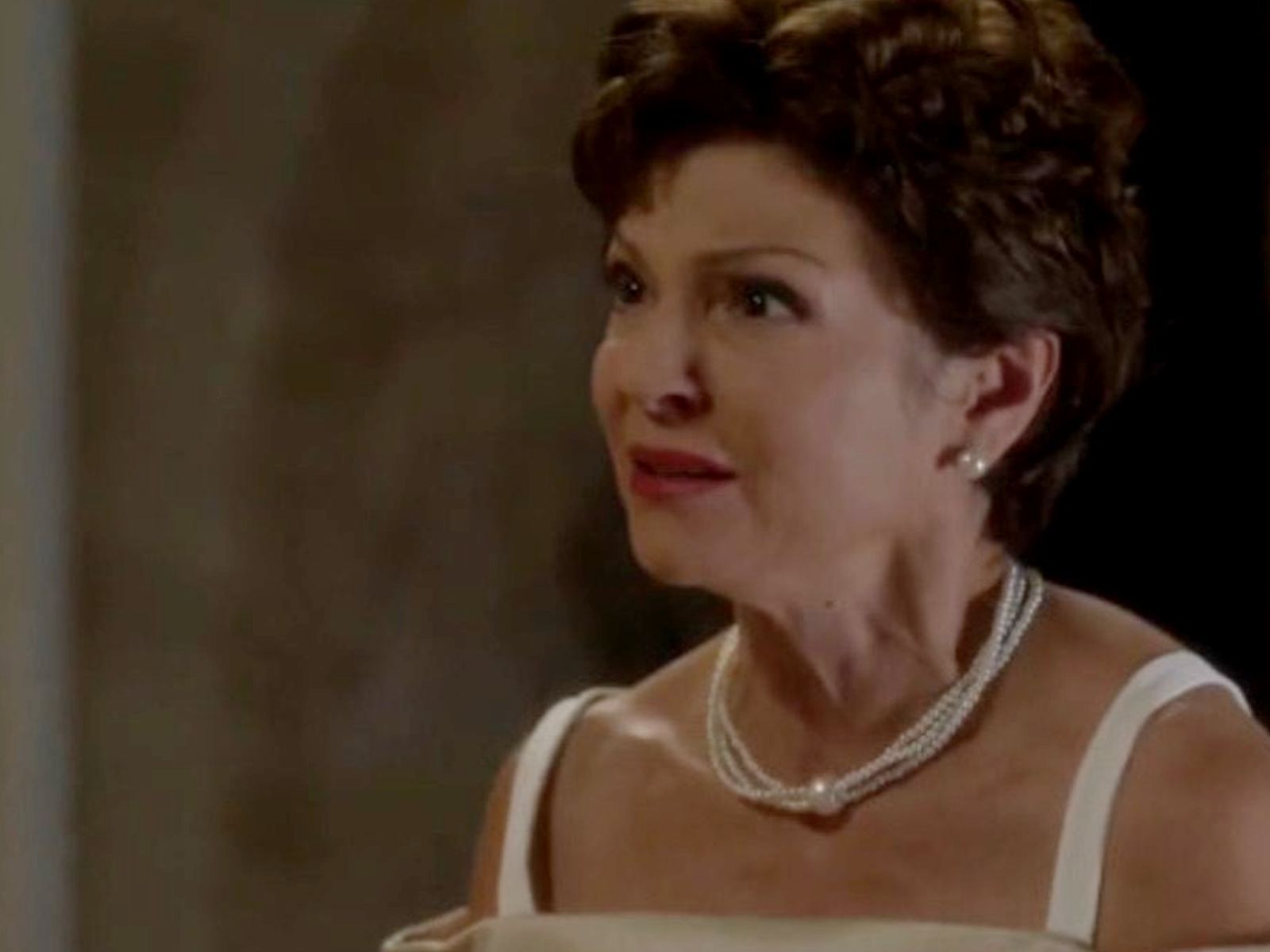 Άγιος Έρωτας: Πιάνονται στα χέρια κατά τη διάρκεια της κηδείας της Κατρίν και γίνεται πανικός