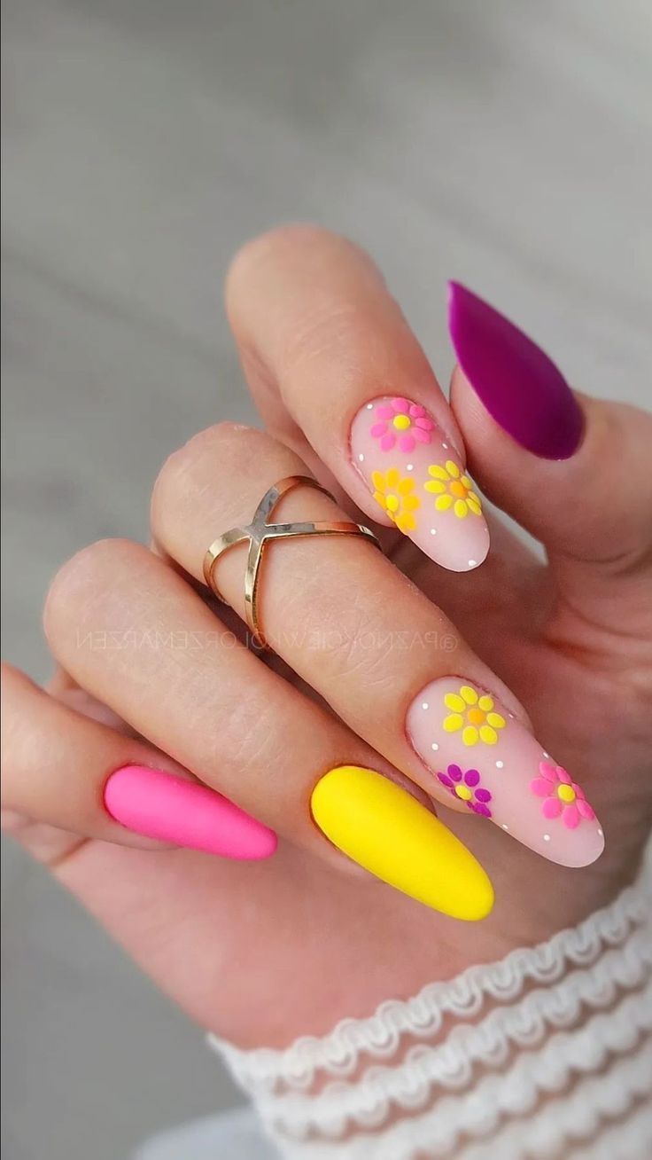 Floral Chic Nails: Ανοιξιάτικες ιδέες για μανικιούρ με τα πιο κομψά σχέδια