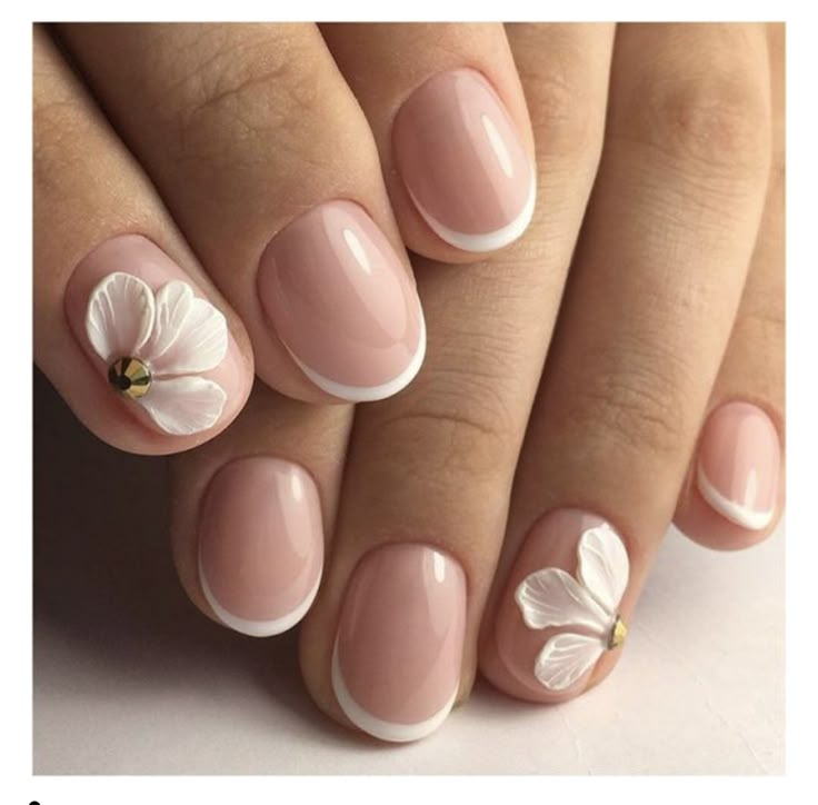 Floral Chic Nails: Ανοιξιάτικες ιδέες για μανικιούρ με τα πιο κομψά σχέδια