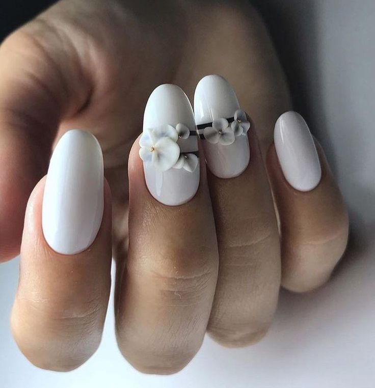 Floral Chic Nails: Ανοιξιάτικες ιδέες για μανικιούρ με τα πιο κομψά σχέδια