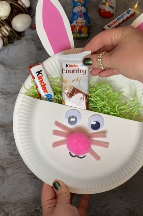 Εύκολη-Πασχαλινή κατασκευή-για δώρο-στη δασκάλα-με χάρτινα πιάτα-που έγινε-viral-στο TikTok- Εύκολη-Πασχαλινή κατασκευή-για δώρο-στη δασκάλα-με χάρτινα πιάτα-που έγινε-viral-στο TikTok-