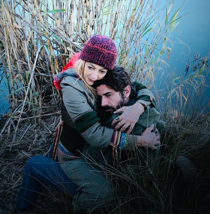 Ο Δημήτρης Γκοτσόπουλος έκανε “πρόταση γάμού” στην δημοσιογράφο την ώρα της συνέντευξης (video)