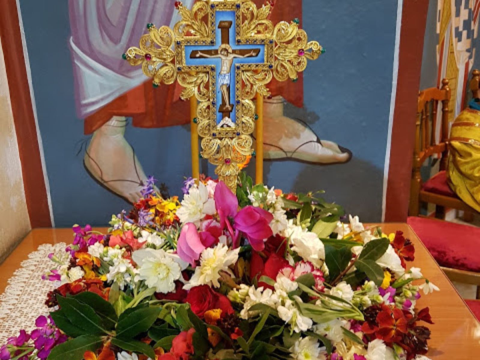 Κυριακή της Σταυροπροσκυνήσεως: Τί κάνουμε τα σταυρολούλουδα που παίρνουμε από την εκκλησία