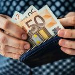 Εντός της εβδομάδας οι ανακοινώσεις για τον νέο κατώτατο μισθό – Τα επιδόματα που παίρνουν αύξηση