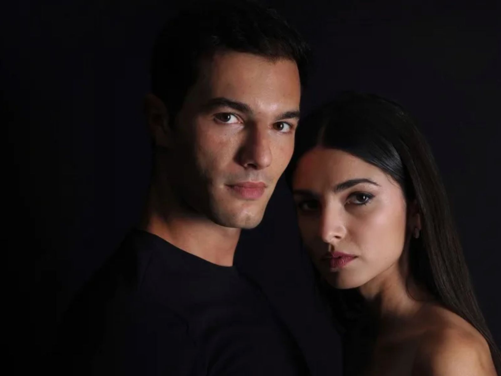 Ιφιγένεια Τζόλα- Νίκος Κoσώνας: Είναι τελικά ζευγάρι και εκτός σειράς; Η αλήθεια πίσω από τη σχέση τους