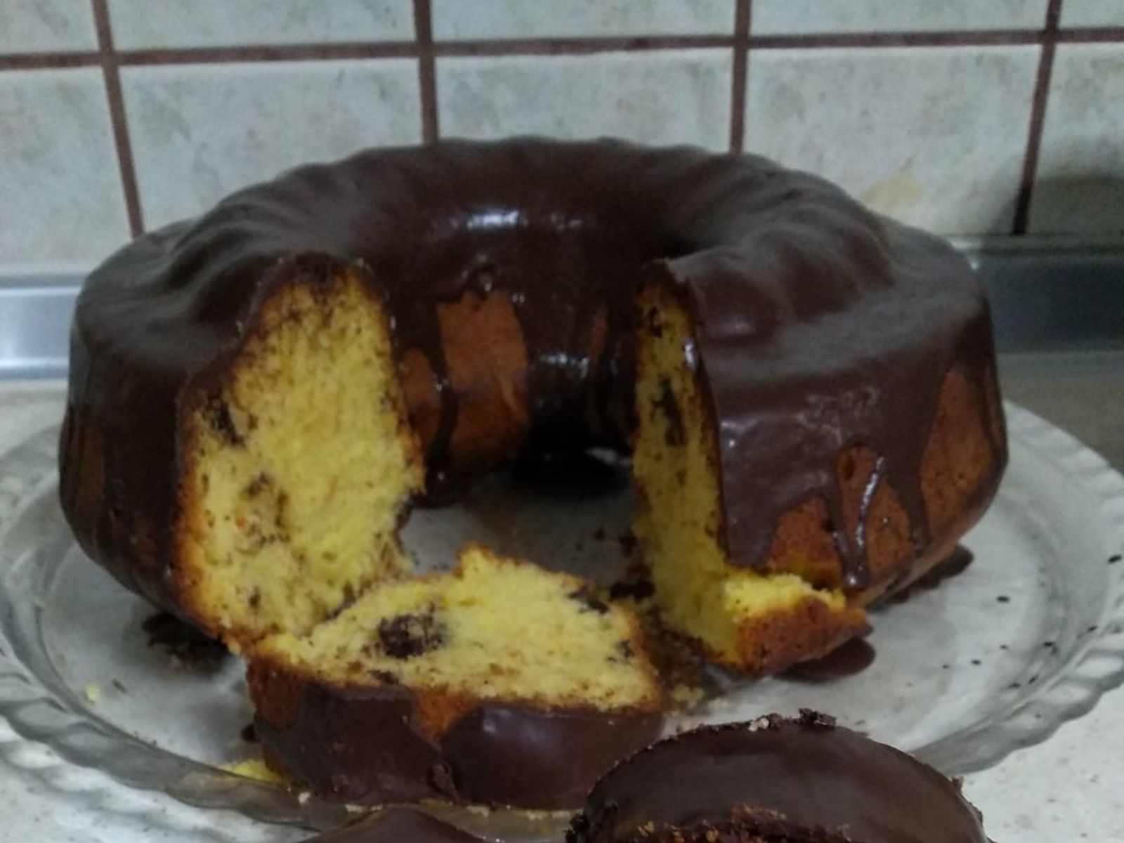 Νηστίσιμο κέικ πορτοκαλιού με γλάσο σοκολάτας