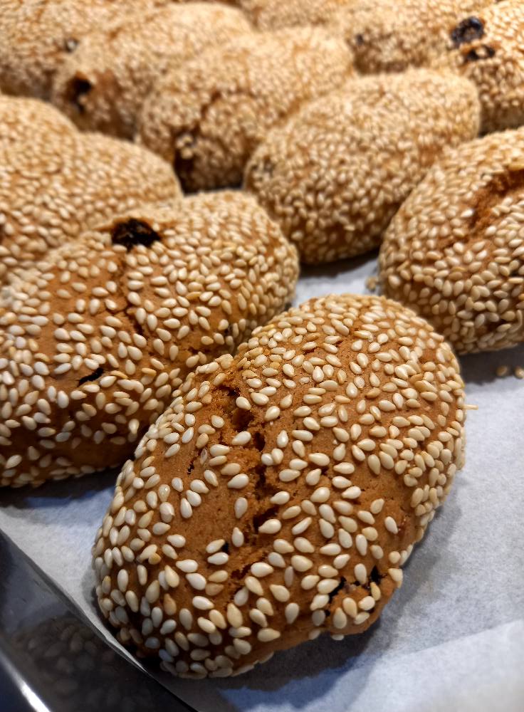 Σαρακοστιανά-κουλουράκια-με σταφίδες-και καρύδια-συνταγή-