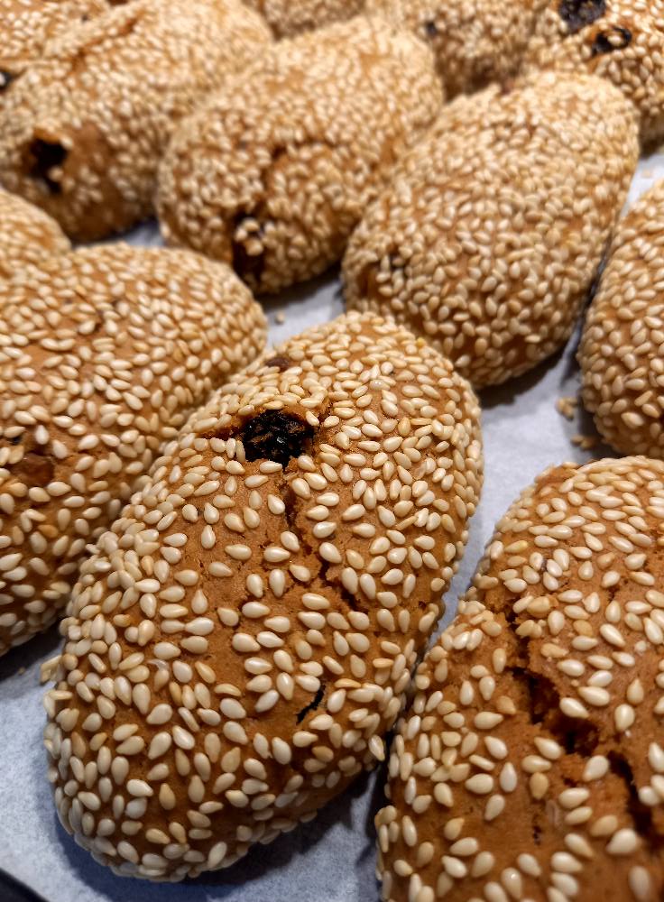 Σαρακοστιανά-κουλουράκια-με σταφίδες-και καρύδια-συνταγή-