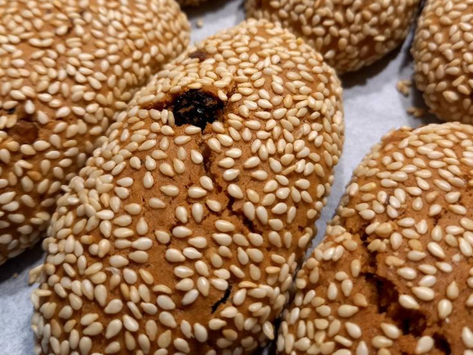 Σαρακοστιανά-κουλουράκια-με σταφίδες-και καρύδια-συνταγή-