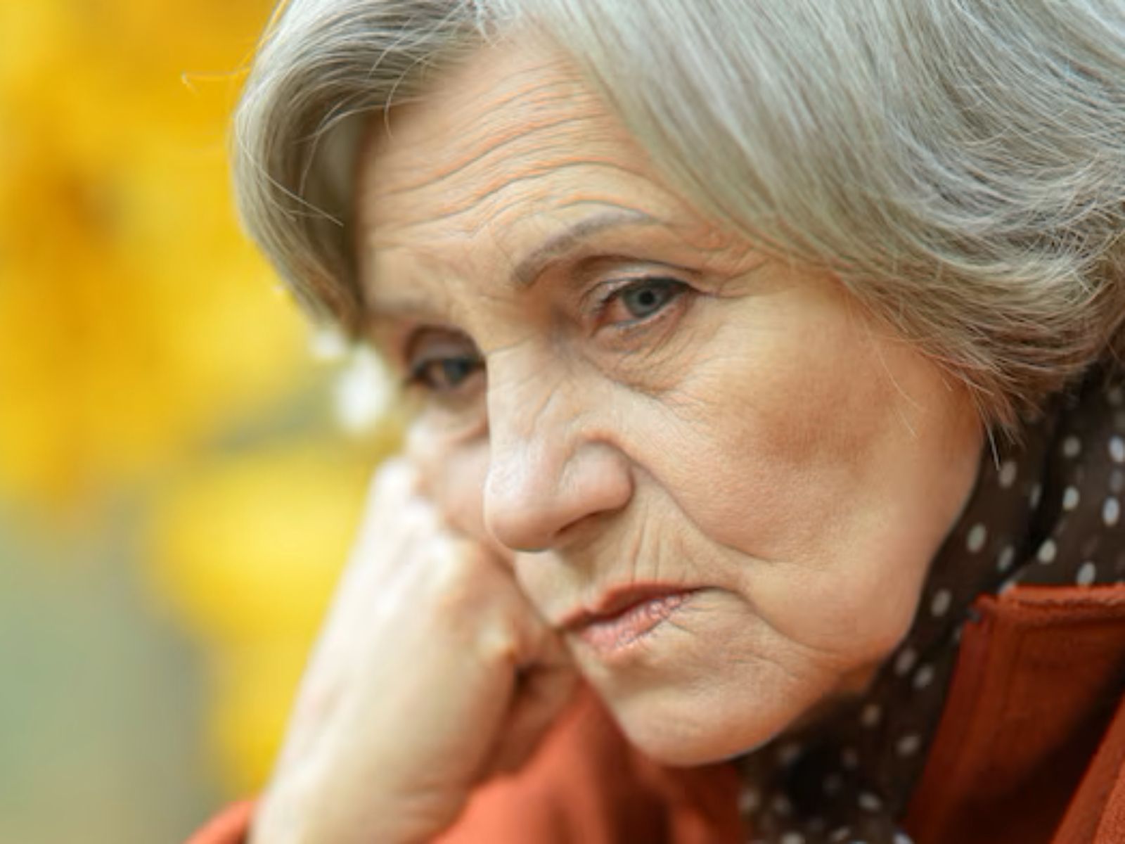 Ο άντρας μου κανόνισε επαγγελματικό ταξίδι το Μεγάλο Σάββατο και την Κυριακή του Πάσχα – Υποψιάζομαι ότι με απατάει