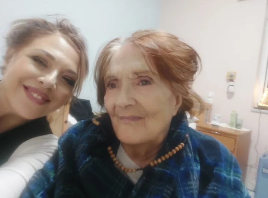 Εχθές γιόρταζε η μητέρα της Ελένης Ράντου που πάσχει από άνοια – Η τρυφερή φωτογραφία τους και η συγκινητική λεζάντα της ηθοποιού