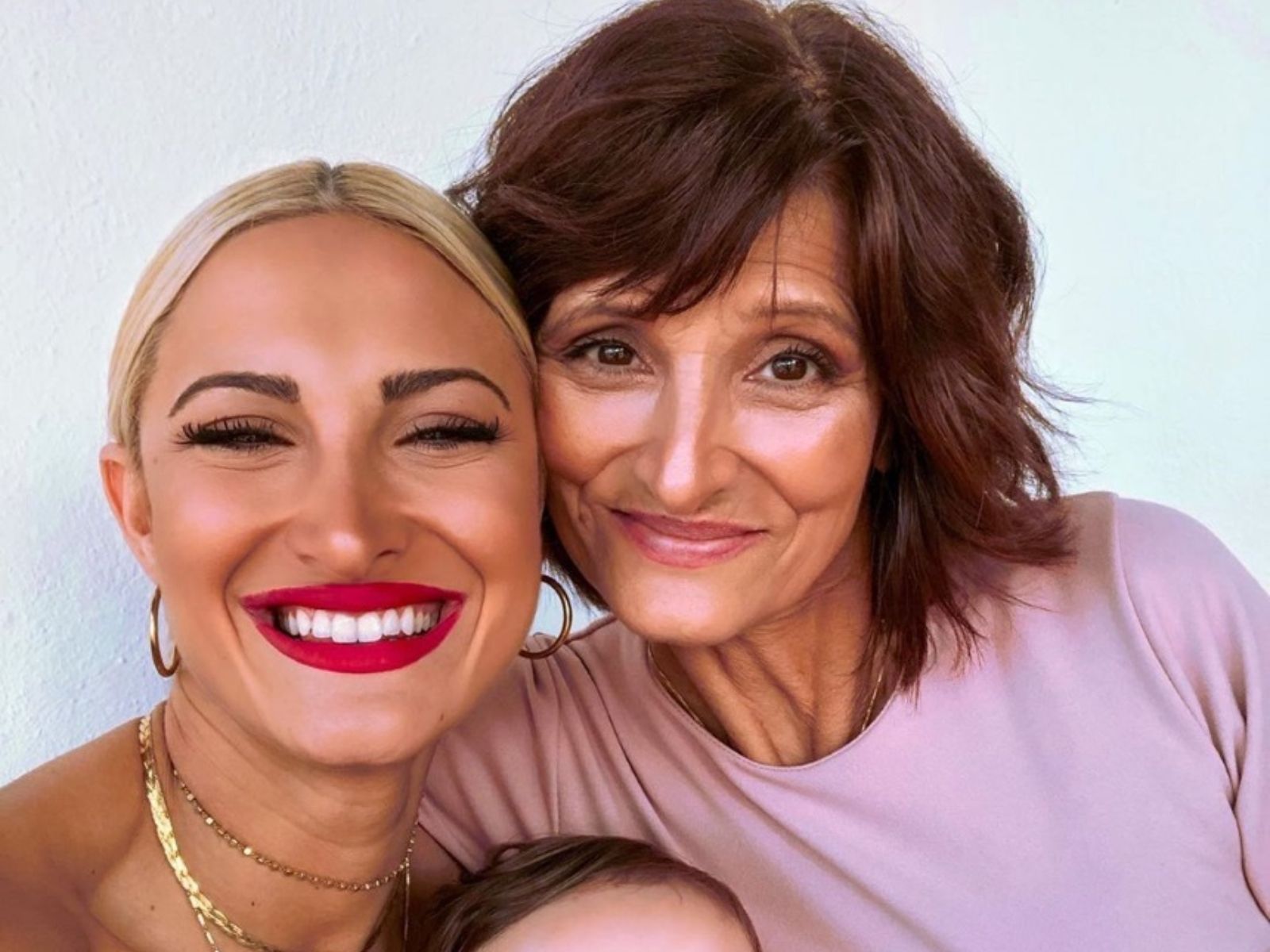 Ιωάννα Τούνη: Επισκέφθηκε το σπίτι που έμενε με τη μαμά της- “Γιατί το έκανα αυτό” λέει φανερά συγκινημένη