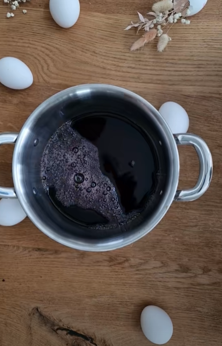 Η τεχνική για τα Πασχαλινά αυγά που έριξε το TikTok – Ο πιο εύκολος τρόπος να κάνετε τα αυγά λαμπερά με glitter