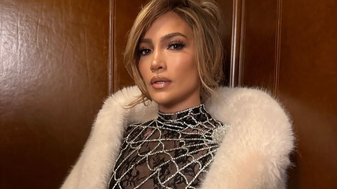 Η Τζένιφερ Λόπεζ φωτογραφίζεται με την non binary κόρη της και μαγνητίζουν τα βλέμματα – Η 17χρονη Έμμε και το ανδρόγυνο στιλ της