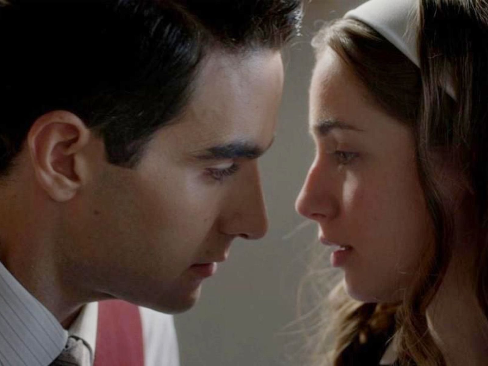 Άγιος Έρωτας: H Ελένη πιάνει στα πράσα τον Πέτρο με την Ειρήνη και τον εκβιάζει