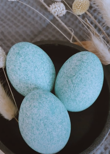 Δώστε στα Πασχαλινά σας αυγά τα πιο πρωτότυπα σχέδια μέσα σε 1 λεπτό με την τεχνική που έγινε challenge στο TikTok