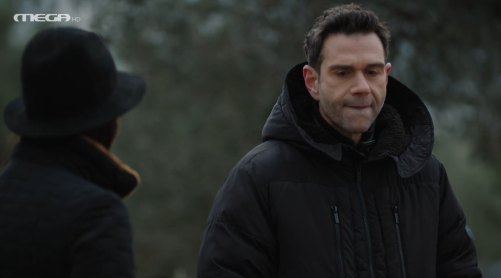 Η Γη της Ελιάς: Ο Μάνος διώχνει την Αμαλία από το σπίτι