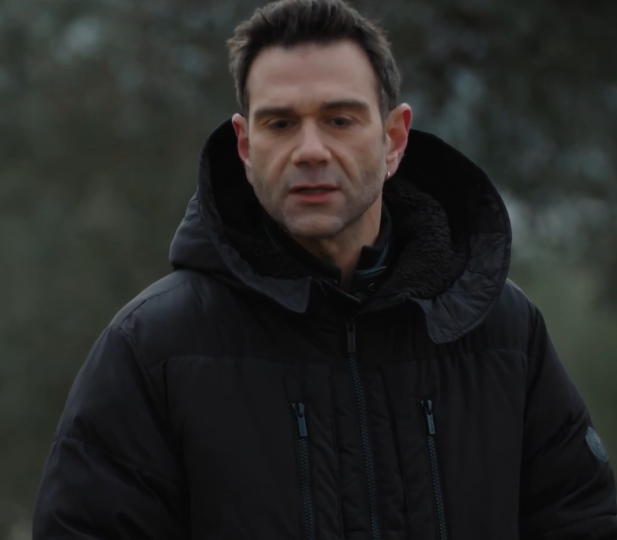 Η Γη της Ελιάς: Ο Μάνος διώχνει την Αμαλία από το σπίτι