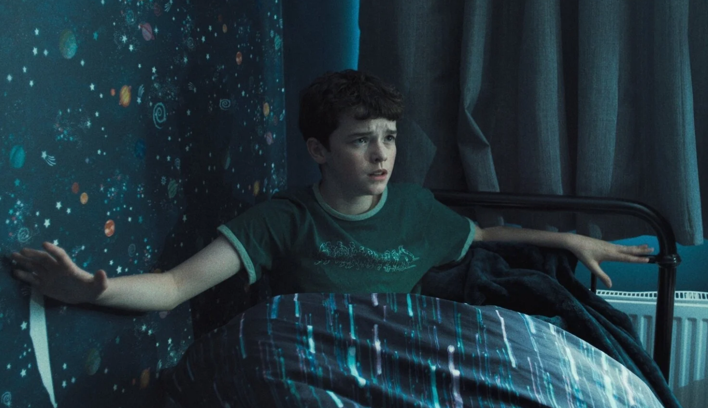 Όχι δε θα επέτρεπα στο έφηβο παιδί μου να δει το Adolescence – Οι λόγοι που βλάπτει την ψυχολογία των εφήβων