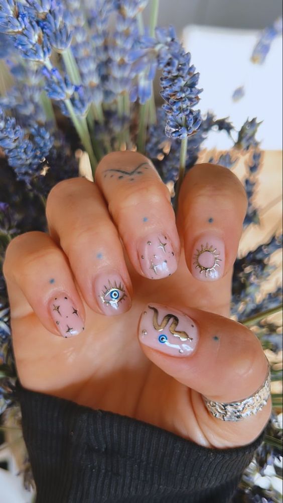 Spring Boho Nails: Ανανέωσε το μανικιούρ σου με τον πιο trendy και ethnic σχέδια